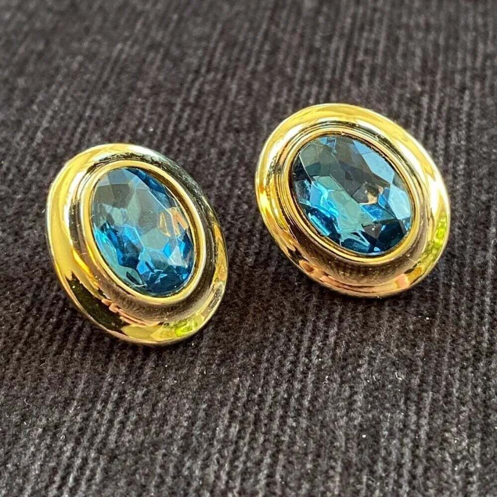 Glam Sparkly Blue Faceted Rhinestone Pierced Earrings in Gold Tone Setting Oval